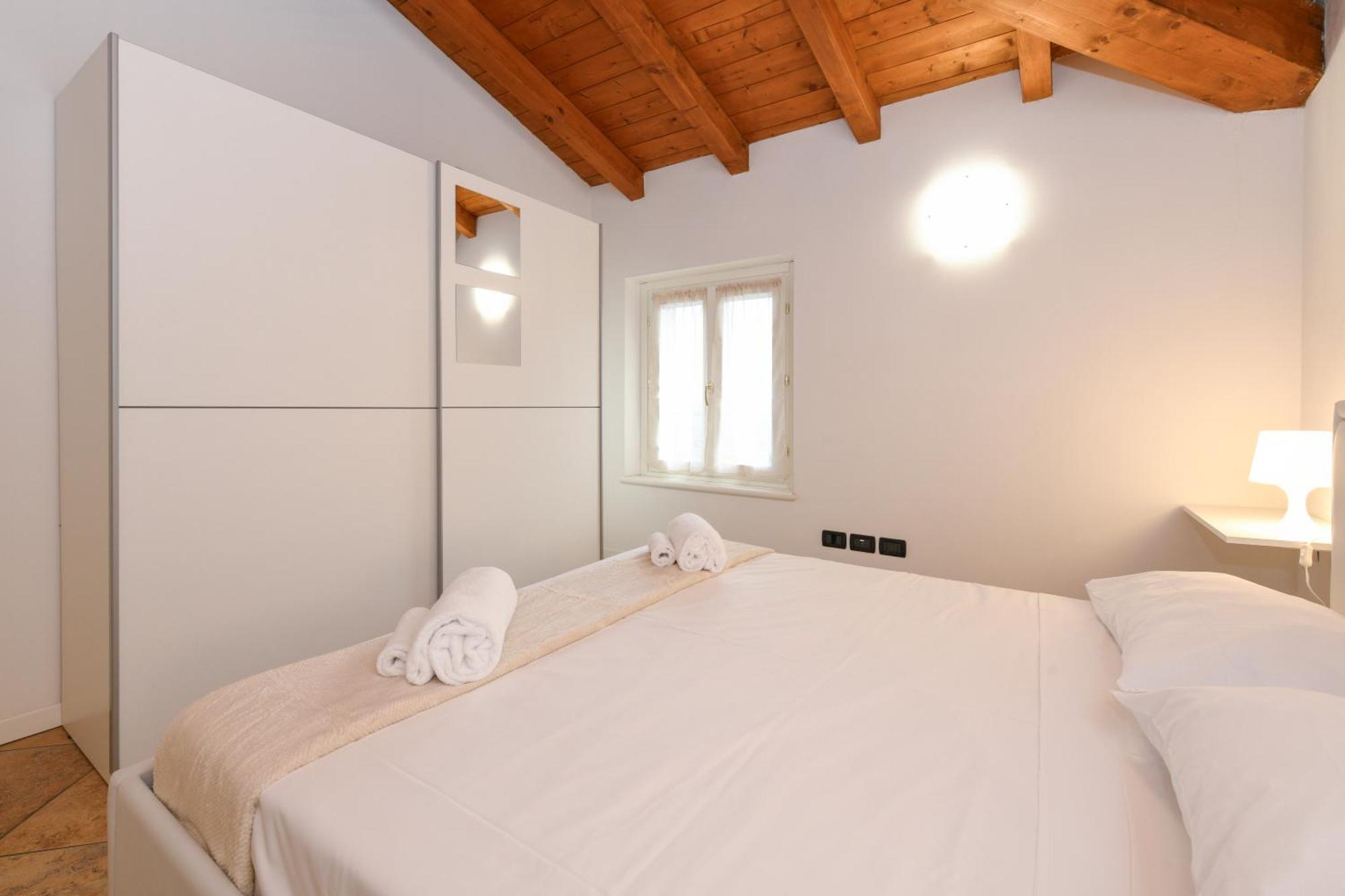 Wendy Apartment- Twobedroom & Pool & Parkprivatefree & Sports Дезенцано-дель-Гарда Экстерьер фото