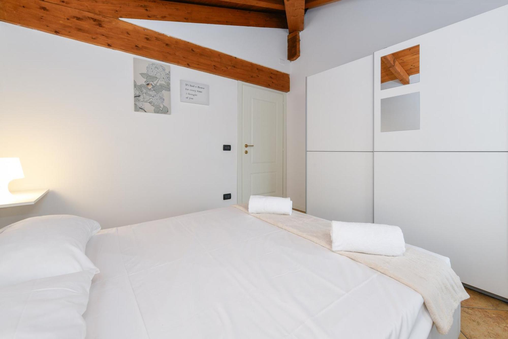 Wendy Apartment- Twobedroom & Pool & Parkprivatefree & Sports Дезенцано-дель-Гарда Экстерьер фото