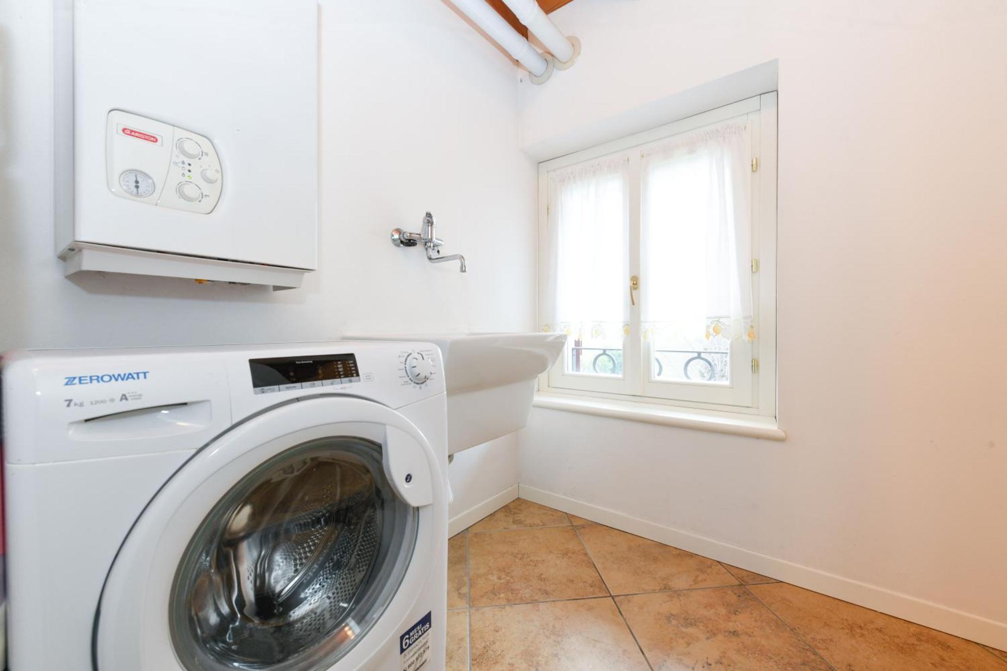 Wendy Apartment- Twobedroom & Pool & Parkprivatefree & Sports Дезенцано-дель-Гарда Экстерьер фото