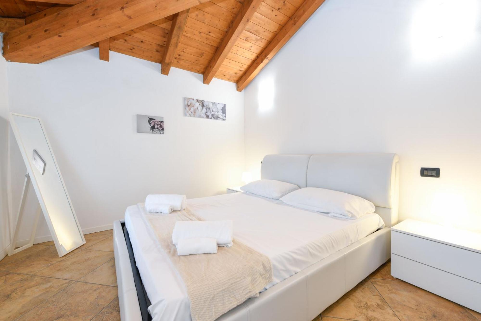 Wendy Apartment- Twobedroom & Pool & Parkprivatefree & Sports Дезенцано-дель-Гарда Экстерьер фото