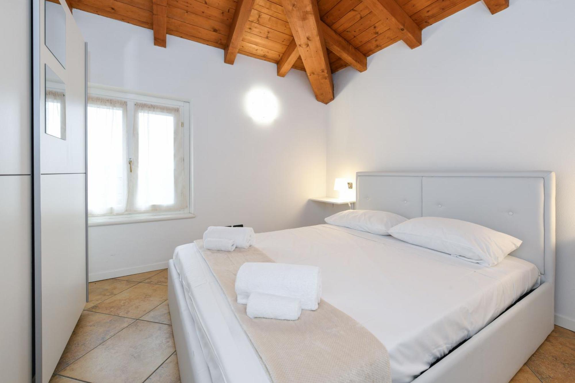 Wendy Apartment- Twobedroom & Pool & Parkprivatefree & Sports Дезенцано-дель-Гарда Экстерьер фото