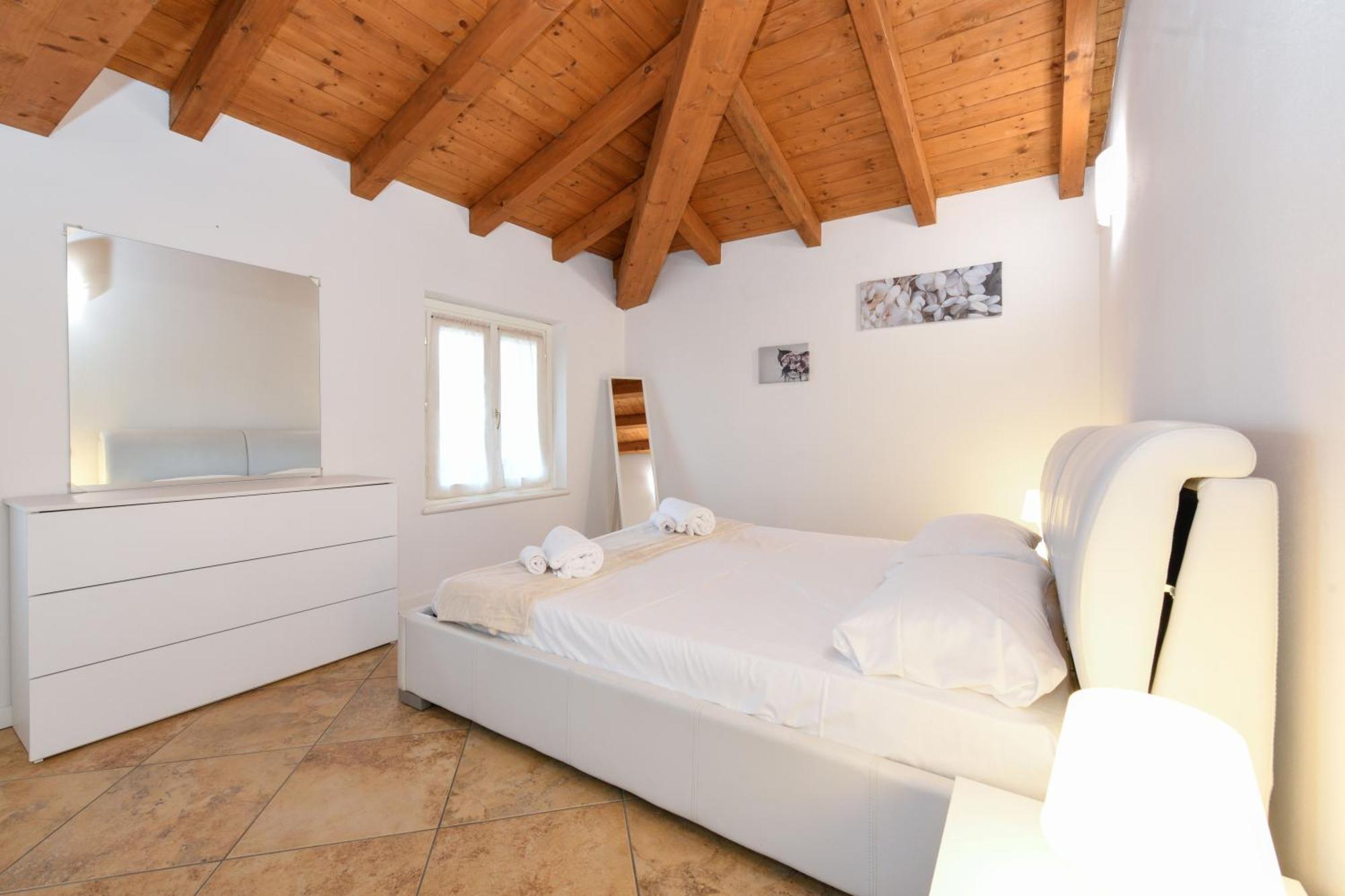 Wendy Apartment- Twobedroom & Pool & Parkprivatefree & Sports Дезенцано-дель-Гарда Экстерьер фото